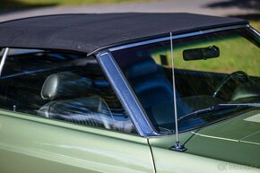Ford Mustang Convertible - 11