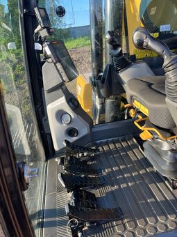 Pásové rypadlo Caterpillar 323 - 11