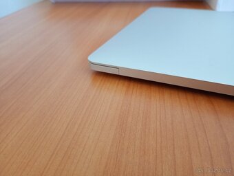 MacBook PRO 13 palců M1 chip 8 RAM 256 SSD NOVÝ 14cyklů - 11