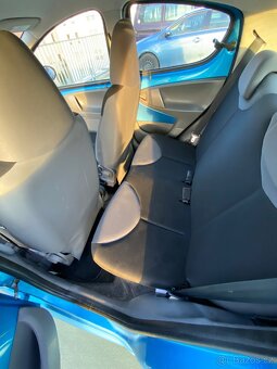 Peugeot 107 benzín - 11