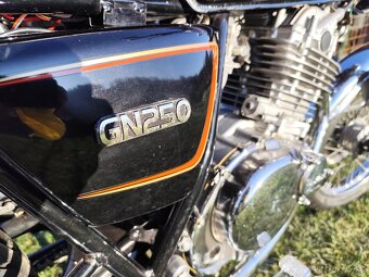 SUZUKI GN 250 - 11