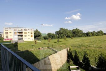 Krásný byt 1+kk, balkon s otevřeným výhledem do zeleně - 11