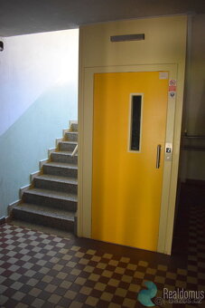 Pronájem, byt 1+1, Nerudova ul., České Budějovice, balkon, s - 11
