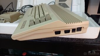Commodore C64 C - 11
