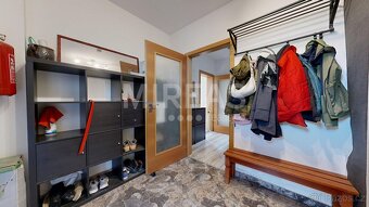 Semice, prodej rodinného domu 5+1, 157 m2 na pozemku 434 m2, - 11