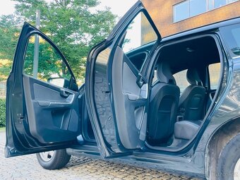 Volvo XC60 2.4 5V 4x4 AUT Bi XENONY VÝHŘEV FACELIFT SERVISKA - 11