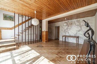 Exkluzivní prodej  rodinného domu s velkým pozemkem  Rožnov  - 11