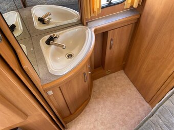 Swift Toscane 490, 4 osoby, EL.POJEZD, bojler, fr.postel - 11