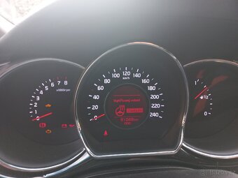 Kia ceed sw 1,6gdi, výbava TOP - 11