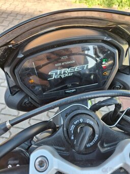 Triumph Street Triple 765 RS - 11