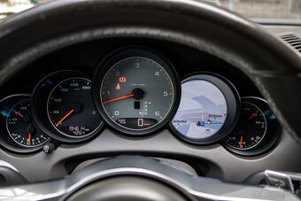 Porsche Cayenne S Diesel / 283kW / A8 / 2017 - 11
