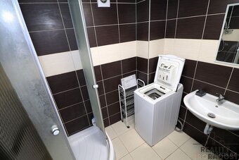 Pronájem velkého  (100m²) podkrovního bytu bytu 3+kk v Ivanč - 11