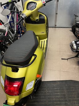 Vespa 300 gts - 11