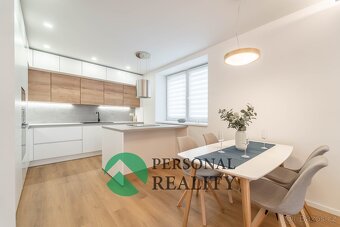 Úsporný a prostorný RD, 6+kk, 183 m2 v obci Jenštejn - 11