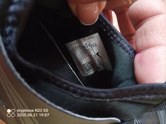 Tenisky černé zn."NIKE" vel."33.5" - 11