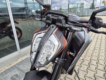 KTM 890 Duke R - 11