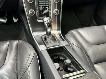 Volvo XC60 D5 AWD R-Design - 11