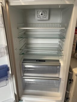 Vestavná NoFrost chladnička Whirlpool, pojezdy - 11
