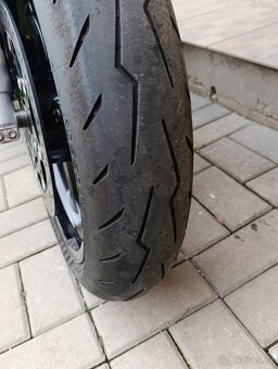 Suzuki GSR 600 - 11