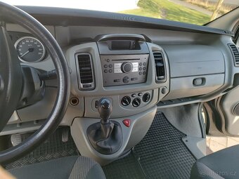 Opel Vivaro 2,5 CDTI - 11