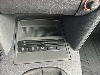 VW Touran, 2.0 tdi, 103kw, 2012, výhřev, digi, parkasist - 11