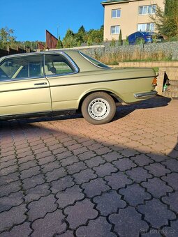 Mercedes-Benz 230 CE - 11