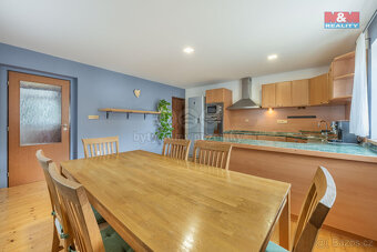 Prodej rodinného domu 6+kk, 180 m², Čečelice, ul. Hřbitovní - 11