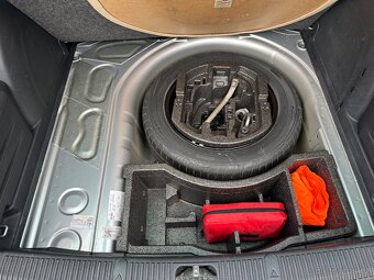 Fabia 2 kombi 1.2tsi klimatronik alu tempomat edice family - 11