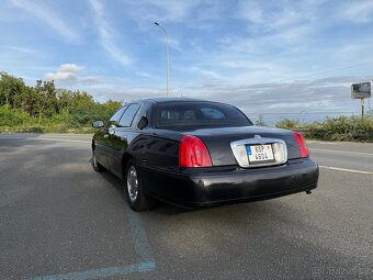 1998 Lincoln Town Car Signature Series - 11