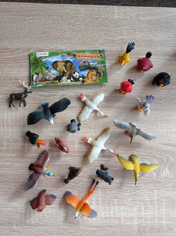 Penál, kyblík na písek, gumové postavičky (Angry birds, aj.) - 11