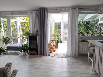Prostorný 5+kk se zahradou a garáží na okraji Brna - 11