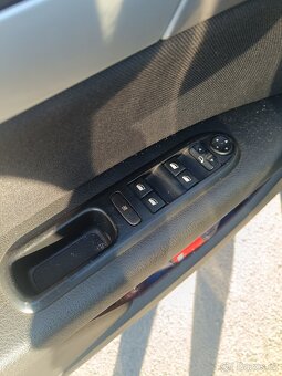 Peugeot 407 SW 2 l 100 kW - 11