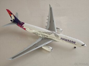 Airbus 380 Qantas, Aibus 330 Hawaiian, Herpa 1:200 - 11