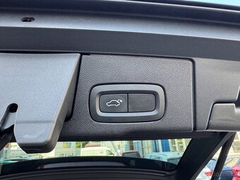 Volvo XC60 2.0 AWD 140kW Geartronic Panorama Kamera Tažné - 11