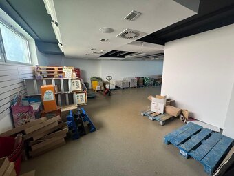 Pronájem obchodních prostor – 829,99 m² - 11