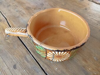 MALOVANÝ KAMENINOVÝ HRNEC S DRŽADLEM - FRANCIE - 11