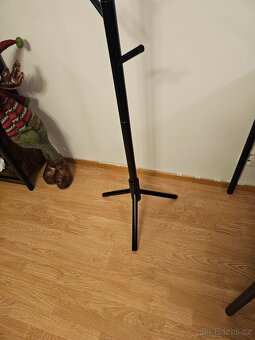 NOVÝ DREVENY ROSTOUCÍ STOJANOVÝ VĚŠÁK - 11