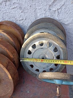 Konvolut retro koleček litinové, ČSSR, vintage - 11