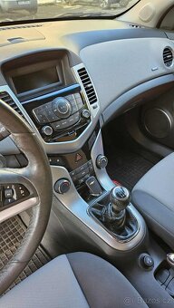 Chevrolet Cruze - 11