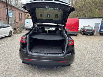 Tesla model Y - 11