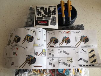 Stavebnice motocyklu Yamaha MT 10 - 11