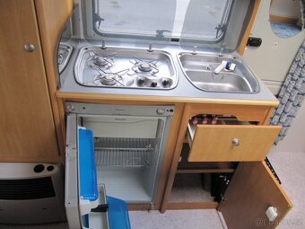 Prodám karavan Knaus Eifelland 500 tmf,r.v.2006 + předstan. - 11