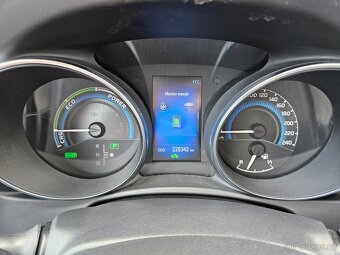 TOYOTA AURIS 1.8 HYBRID KOMBI 73KW 2017 - 11