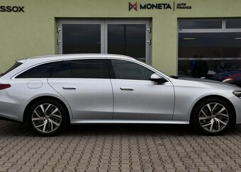 Mercedes-Benz Třídy E 300de 4MATIC PANO ZÁRUKA 1M - 11