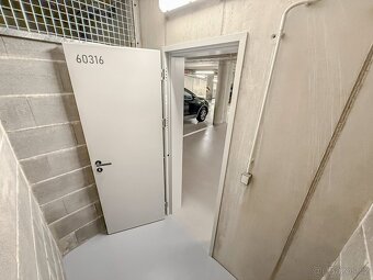 Moderní nový byt 2+kk s balkónem, jen 1 minutu od metra - 11