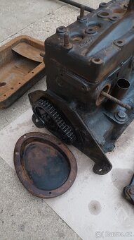 Motor, nádrž, náprava + další díly Adler Triumph - 11