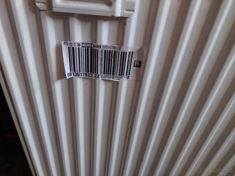 4x deskovy radiator + drzaky + termoventily - 11