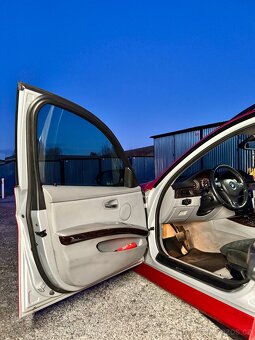BMW e91 330i - 11