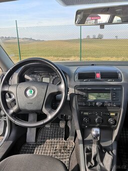 Octavia 1.8 TSI digi klima - 11