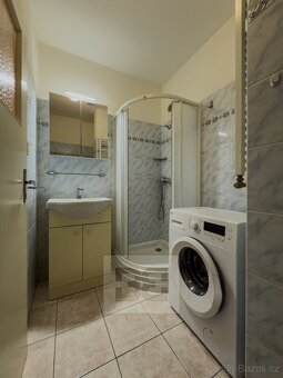 Vybavený byt 1+kk ve Vršovicích s výhledem do vnitrobloku - 11